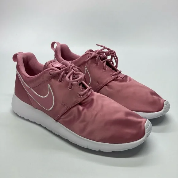 NIKE ROSHE ONE LOW TRAINERS WOMEN SHOES PINK SZ 6Y - Picture 1 of 10